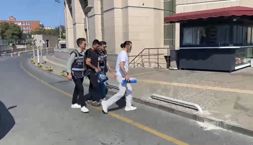Kuyumcudan 2 Milyon Liralık Altın ve Dövizle Kaçtı Drondan Kaçamadı! 27 Gün Sonra Çatı Boşluğunda Yakalandı - Resim : 3