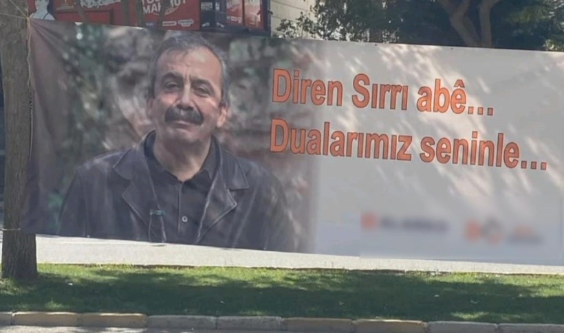 Zabıta Sırrı Süreyya Önder İçin Asılan Pankartı İndirdi - Resim : 2