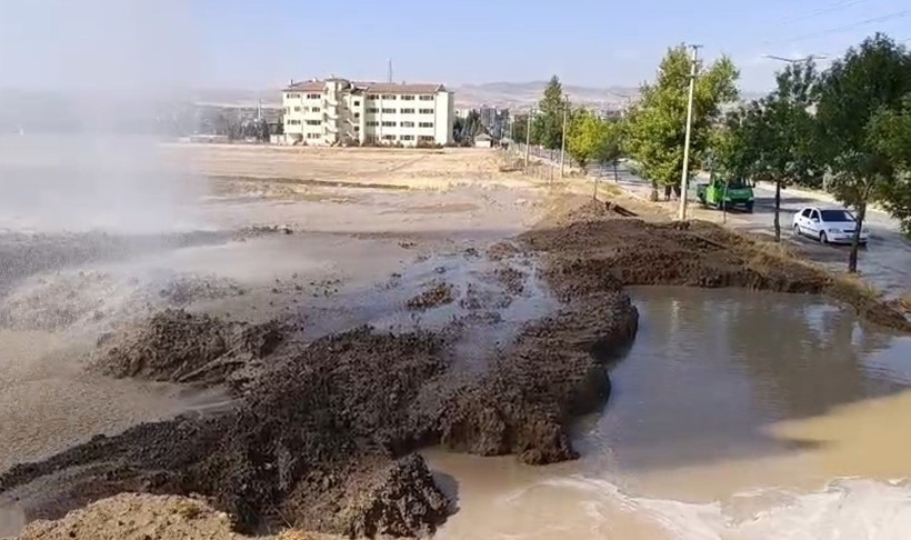 Yozgat’ta Yürekleri Ağza Getiren Olay! Bomba Gibi Patladı, Sesi Duyan Kendini Sokağa Attı - Resim : 1