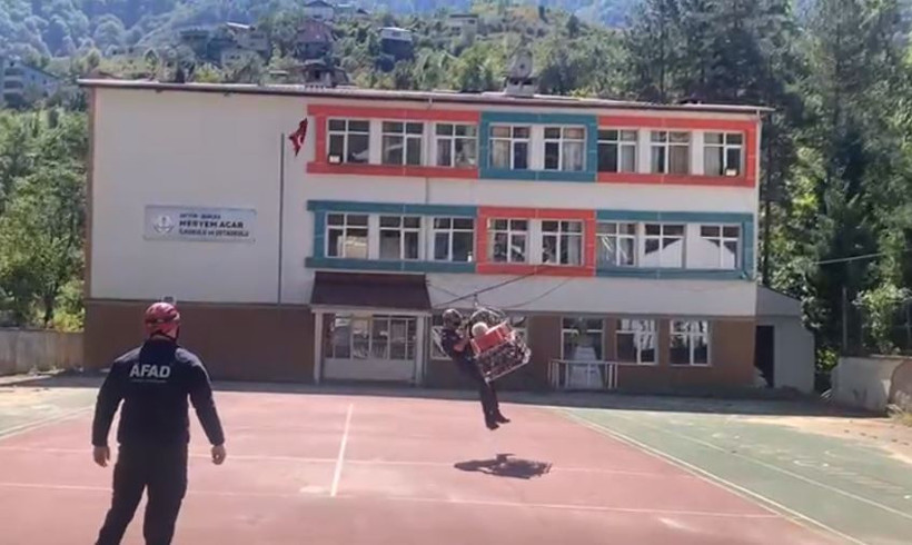 Rize’de 48 Saatte Çifte Felaket! Mahsur Kalan 115 Kişi Helikopterle Kurtarıldı, Bungalovlar Evler Boşaltıldı - Resim : 6