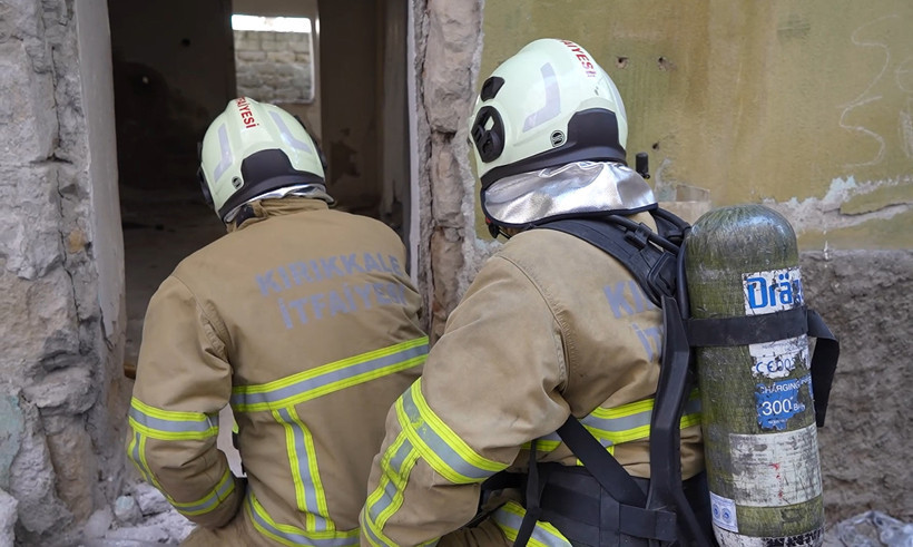 Kırıkkale'de Alevler Yükseldi, Sirenler Çaldı, Enkaz Altında Kalan Çocuk Kurtarıldı... Vatandaşı Korkutan Anların Arkasındaki Gerçek Bambaşkaymış! - Resim : 2