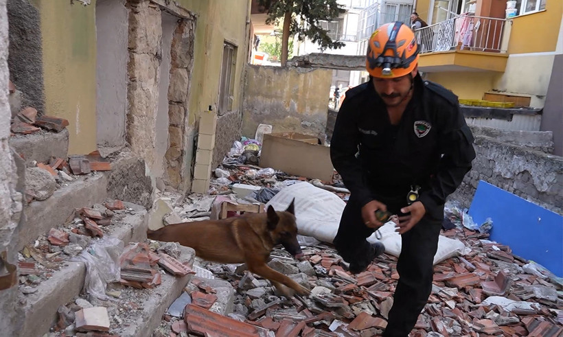 Kırıkkale'de Alevler Yükseldi, Sirenler Çaldı, Enkaz Altında Kalan Çocuk Kurtarıldı... Vatandaşı Korkutan Anların Arkasındaki Gerçek Bambaşkaymış! - Resim : 4