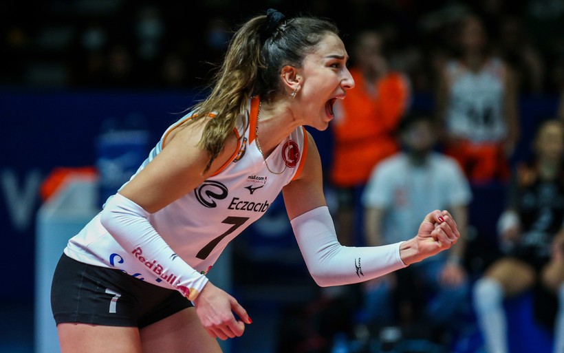 Ve Eczacıbaşı Hande Baladın'ı Duyurdu - Resim: 4