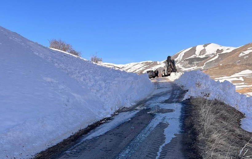 Ardahan’da Çığ, Köye Ulaşım Kesildi - Resim : 1