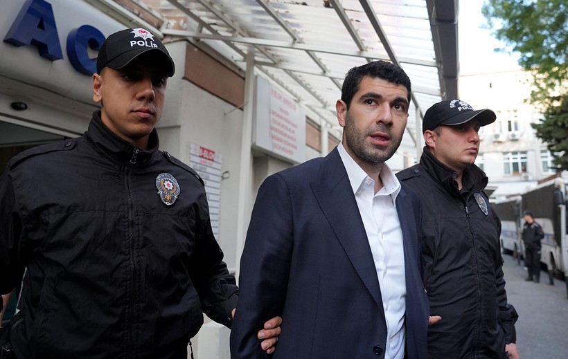 İBB Soruşturmasında Belediye Başkanlarını Sıraya Dizip Görüntüleri Servis Ettiler! AKP'li Şamil Tayyar, O Anlara Sessiz Kalamadı: 'YAKIŞMADI' - Resim : 5