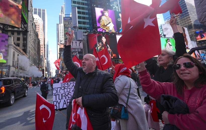 Times Meydanı’nda Mamdani'ye 'Karabağ' Protestosu: 'Gerçekleri Çarpıtmayın' - Resim: 13