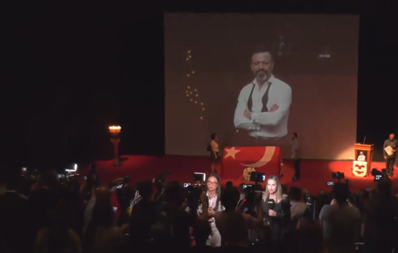 Serhat Kılıç’ın Anma Töreninde Yürek Yakan Anlar! Sevgilisi Gözyaşlarına Boğuldu - Resim : 1