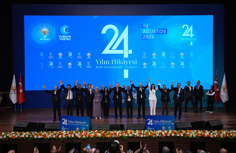 AKP'ye Geçince Tebrik Etti Ama... Onlar Unutsa da Arşiv Unutmadı! AKP'li Seda Sarıbaş ile Özlem Çerçioğlu Gerginliği Gündemde - Resim : 2