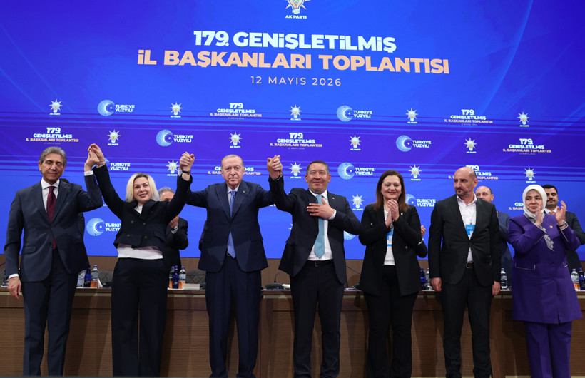 Burcu Köksal Resmen AK Parti'de! Rozetini Cumhurbaşkanı Erdoğan Taktı - Resim : 4