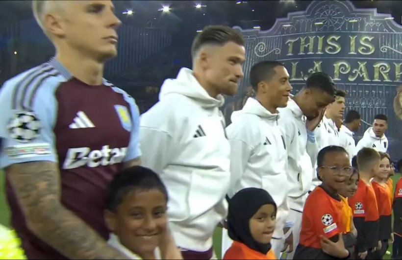 Şampiyonlar Ligi'nde İnanılmaz Hata! Futbolcular Kendilerini Zor Tuttu - Resim : 1