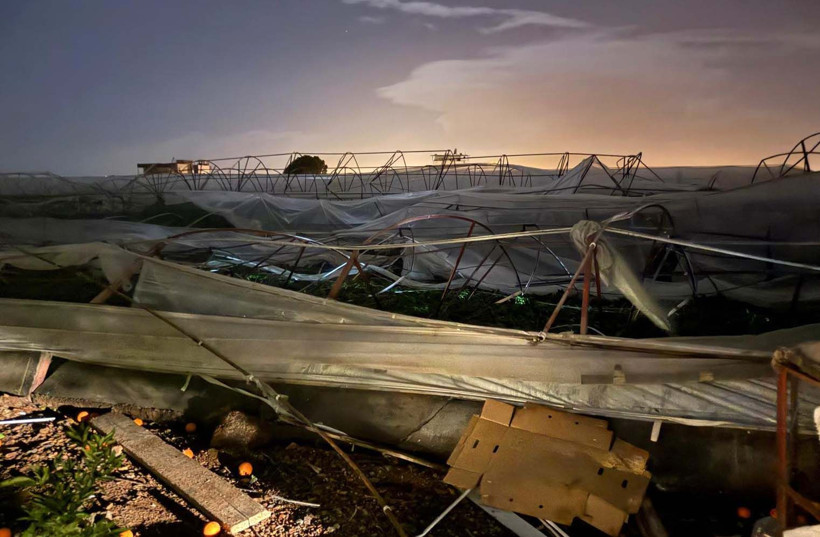 Antalya'da Hortum, Sel, Fırtına! Taş Üstünde Taş Kalmadı, Seralar Yerle Bir Oldu, Tekneler Parçalandı - Resim: 9
