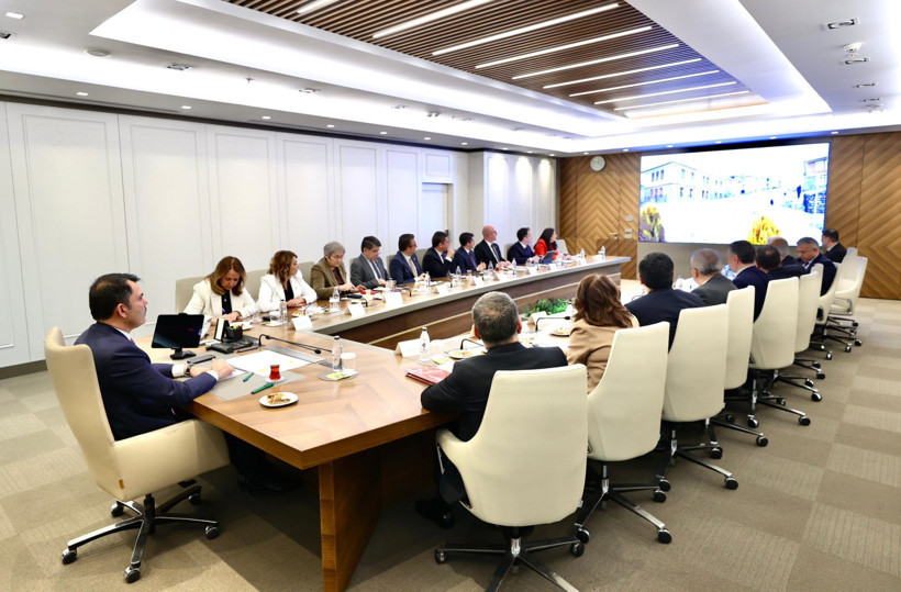 Ankara'da Kritik Temas! Murat Kurum ile CHP'li Vekil ve Belediye Başkanları ile Bir Araya Geldi - Resim : 1