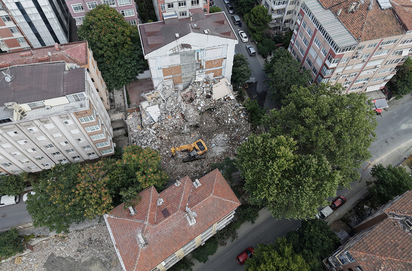 İstanbul'da Depreme Karşı Yüzyılın Dönüşümü: 300 Metrelik Sokakta 13 Bina Aynı Anda Yıkılıyor - Resim : 1