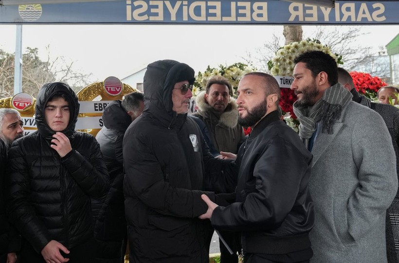 Sergen Yalçın'ın Acı Vedası! Kardeşi Son Yolculuğuna Uğurlandı: Dostları Yalnız Bırakmadı - Resim : 1