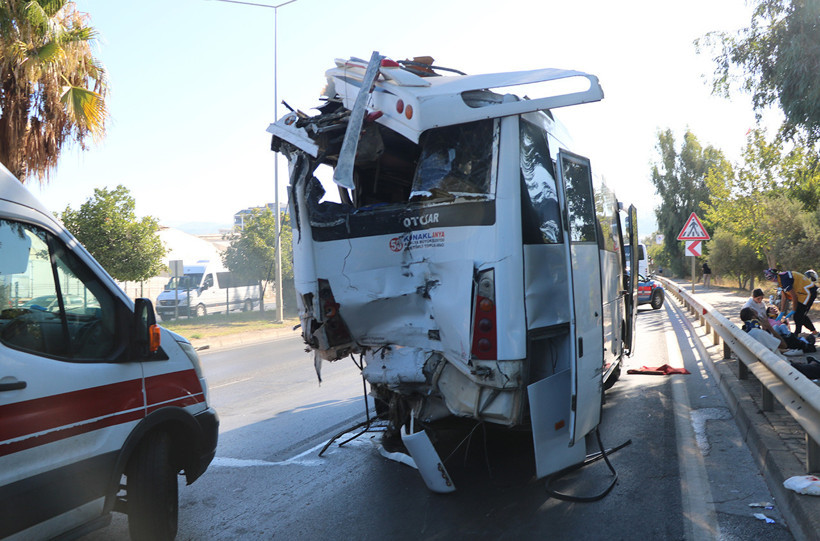 Alanya’da Tur Midibüsü ile Yolcu Midibüsü Çarpıştı: 2’si Ağır, 15 Yaralı - Resim : 2