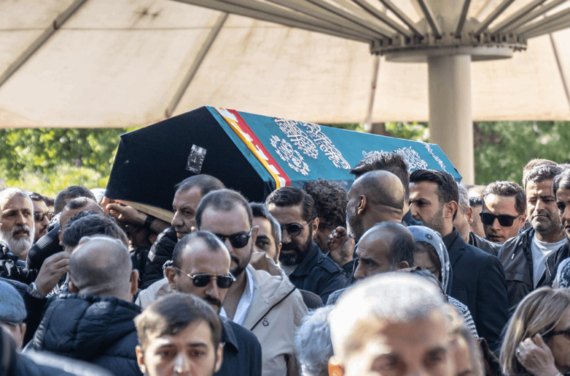 Serdar Öktem'e 'Yüksek Güvenlikli' Cenaze Töreni: Gönderilen Çelenkler ve Tabutunun Başındaki Detay Çekti - Resim : 2