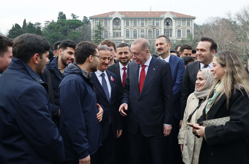 Boğaziçi'nde Karanfillerle Karşılandı... Cumhurbaşkanı Erdoğan'dan 'Belki Linçleneceğiz' Diyen Öğrenciye Dikkat Çeken Cevap - Resim: 9
