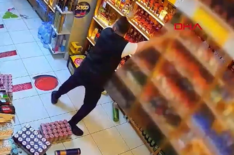 Deprem İstanbul'da Böyle Panik Yarattı: Kimisi Yerinden Zıpladı, Kimi Dükkanını Bırakıp Çıkamadı - Resim : 1