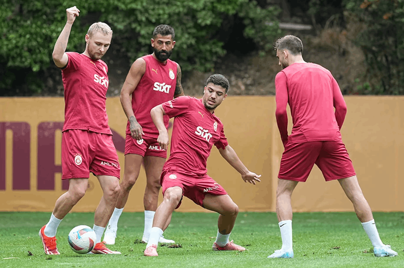Galatasaray'da Kriz! Teknik Heyete Karşı Takım Arkadaşlarını Dolduruşa Getirmiş - Resim: 1