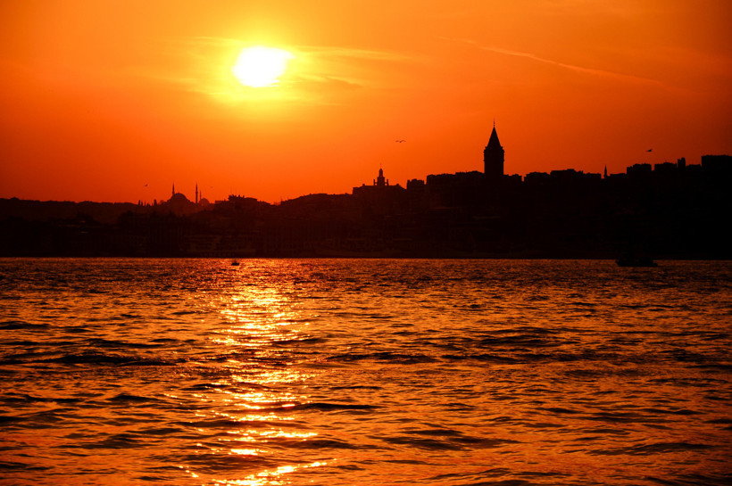 İstanbul’da Sıcak Hava Alarmı! Afrika ve Basra Sıcakları Geliyor, Termometreler 36 Dereceyi Görecek - Resim : 1