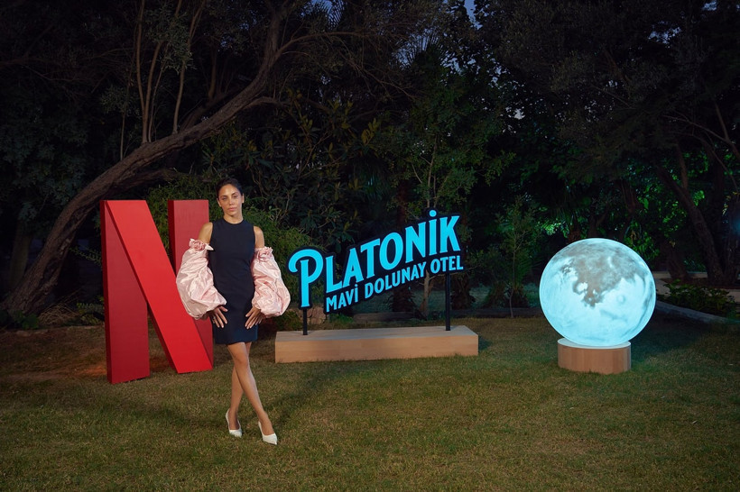 Öykü Karayel’in Giydiği Elbise Sosyal Medyayı Salladı! Kimi Cesur Buldu Kimi Dalga Geçti - Resim : 2