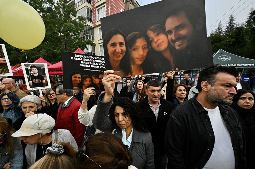 78 Kişiye Mezar Olmuştu... Kartalkaya Yangın Faciası Davasında Otel Sahibine Tepki: 'KATİL' - Resim : 5