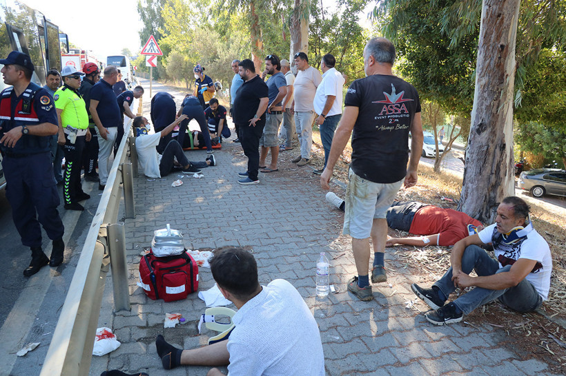 Alanya’da Tur Midibüsü ile Yolcu Midibüsü Çarpıştı: 2’si Ağır, 15 Yaralı - Resim : 1