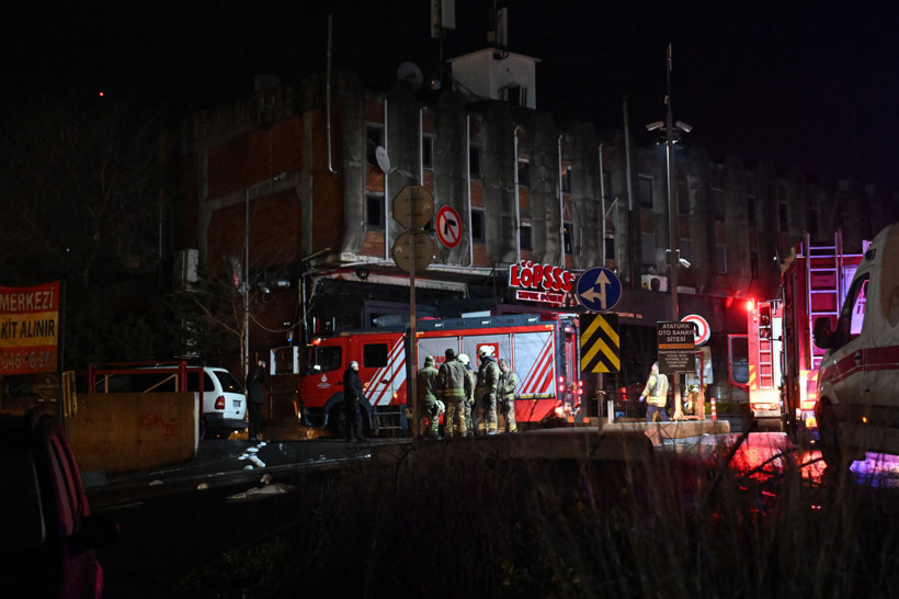 Maslak Atatürk Oto Sanayi Sitesi'nde Korkutan Yangın - Resim : 1