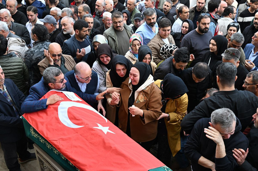 11 Yaşında 8 Fidan... Türkiye Okul Baskınında Ölen Yavrularını Uğurladı - Resim: 13