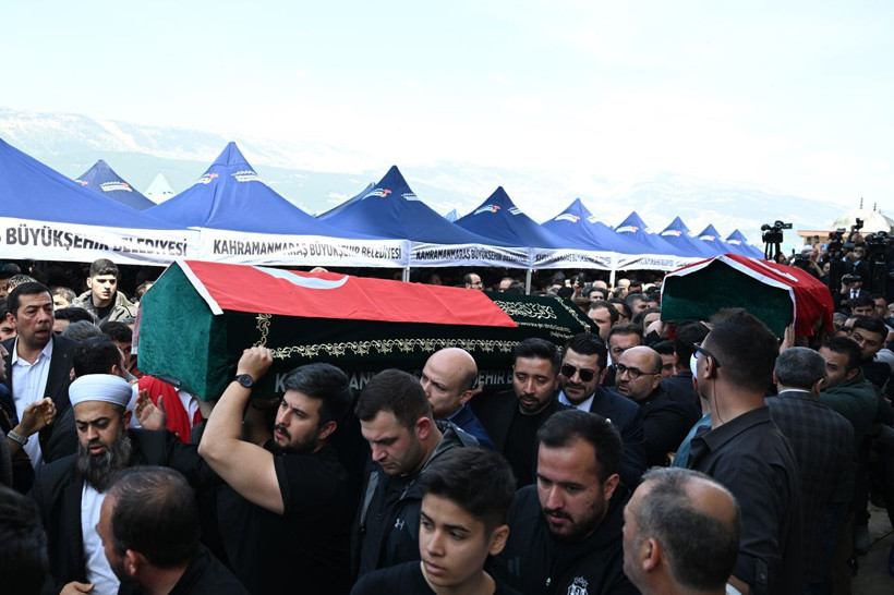 11 Yaşında 8 Fidan... Türkiye Okul Baskınında Ölen Yavrularını Uğurladı - Resim: 26