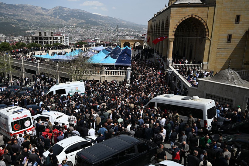 11 Yaşında 8 Fidan... Türkiye Okul Baskınında Ölen Yavrularını Uğurladı - Resim: 27