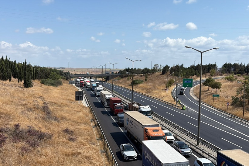 Yurdun 3 Noktasında Yangın Alarmı: Silivri’de Alevler Yerleşim Yerleri ve TEM'e Ulaştı - Resim : 3