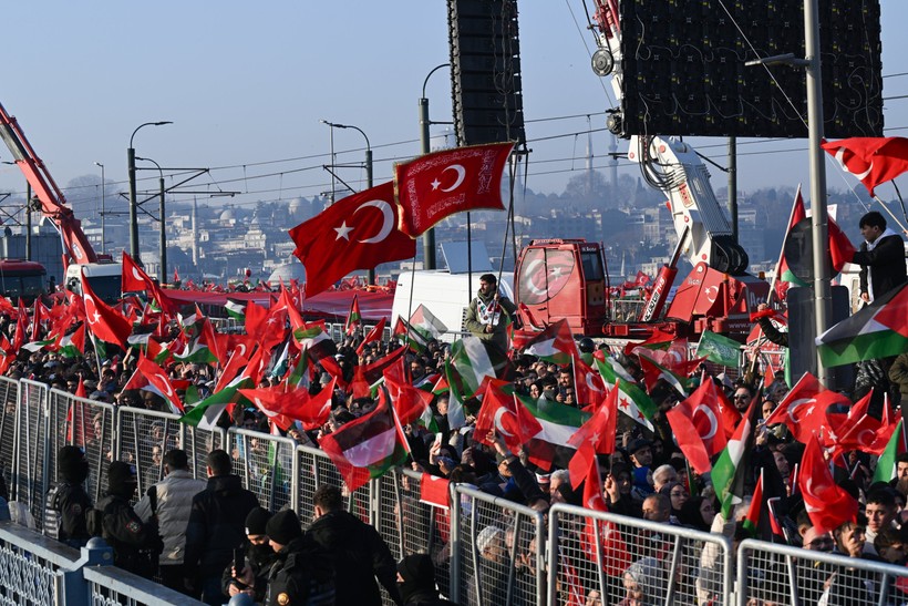 Bilal Erdoğan'dan Netanyahu'ya Esad Göndermesi: Nazici Rejim de Yıkılacak - Resim : 4