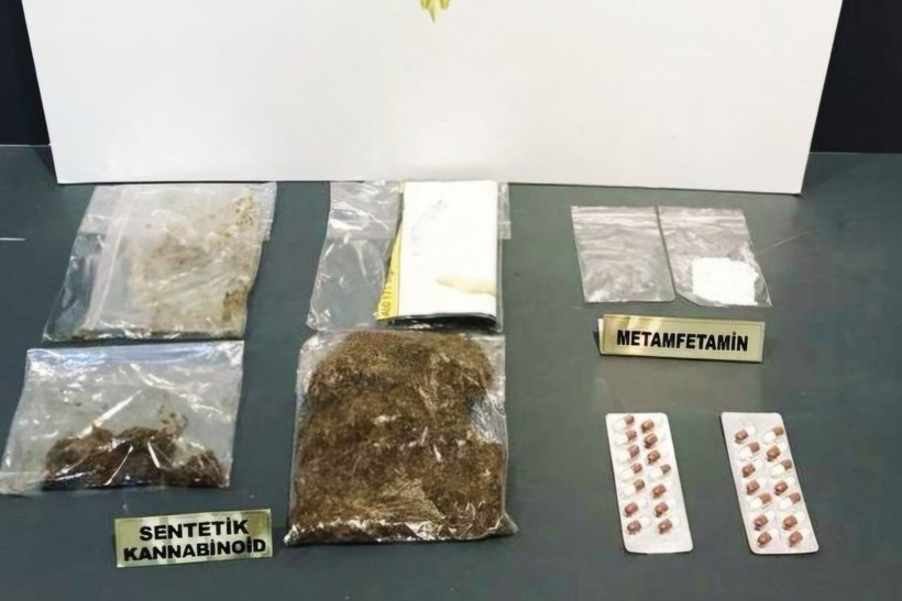 Samsun’da Uyuşturucu Baskını, Çok Sayıda Hap Ele Geçirildi - Resim : 1