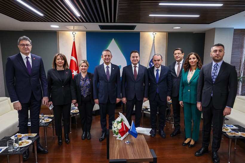 Genel Başkanlık Döneminde İlk! Özgür Özel, Ali Babacan'ı Ziyaret Etti - Resim : 2