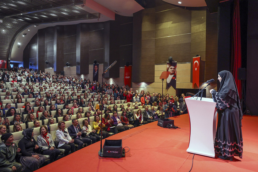 CHP'nin Etkinliğinde Dikkat Çeken Konuşma! Depremzede Kadın: AKP'den CHP'ye Geçtim Çünkü... - Resim : 1