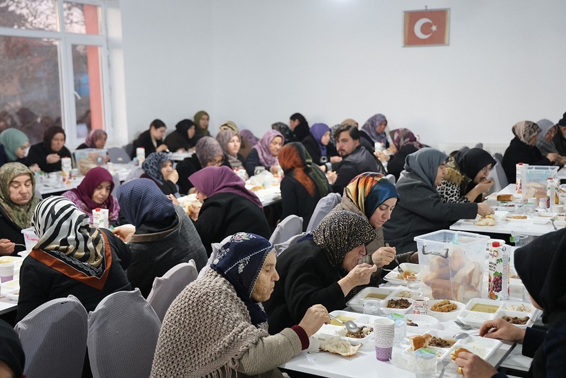 Bu Köyde İftar Zamanı Evde Yemek Yapmak Yasak! Nedeni İçinizi Isıtacak - Resim : 1