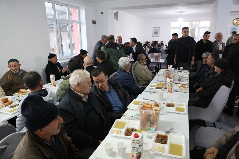 Bu Köyde İftar Zamanı Evde Yemek Yapmak Yasak! Nedeni İçinizi Isıtacak - Resim : 2