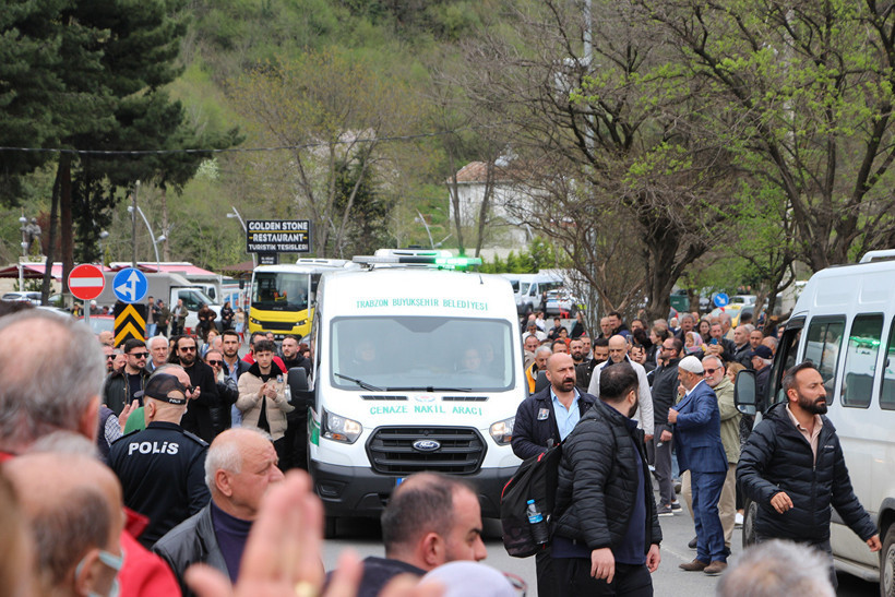 Volkan Konak'a Son Görev! Trabzon'da Vasiyetindeki Ceviz Ağacının Altına Defnedildi - Resim : 1