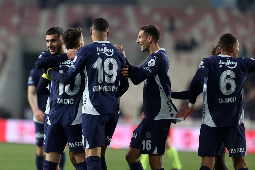 Fenerbahçe Teknik Direktörü Mourinho, Sivasspor Galibiyetinin Ardından Hedefte: Hatalarını Tek Tek Sıraladılar - Resim: 4