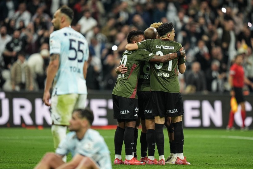 Adana Demir'e Kartal Pençesi: Beşiktaş Gol Oldu Yağdı - Resim : 1