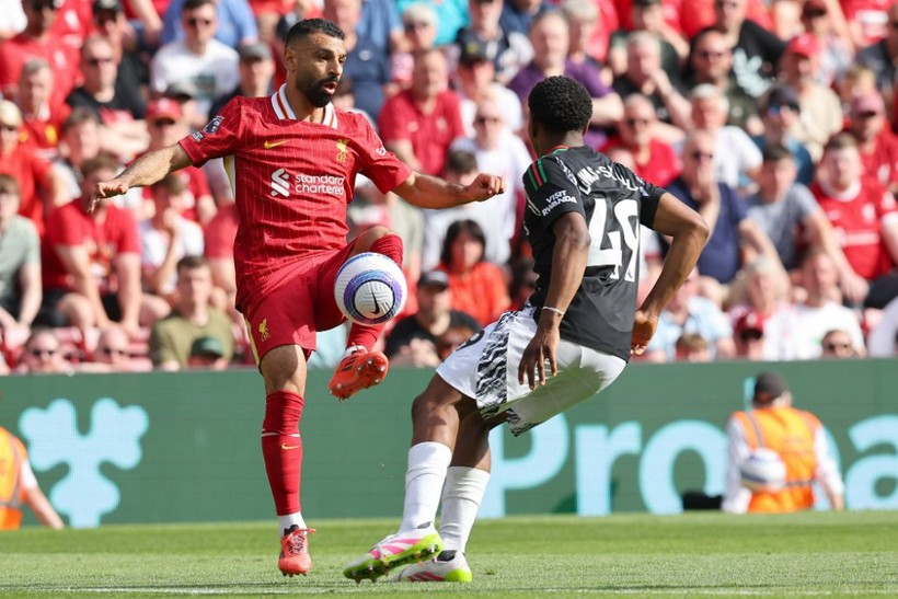 Premier Lig'de 4 Gollü Maçta Kazanan Çıkmadı! Şampiyon Liverpool, Evinde Arsenal ile Berabere Kaldı - Resim : 2