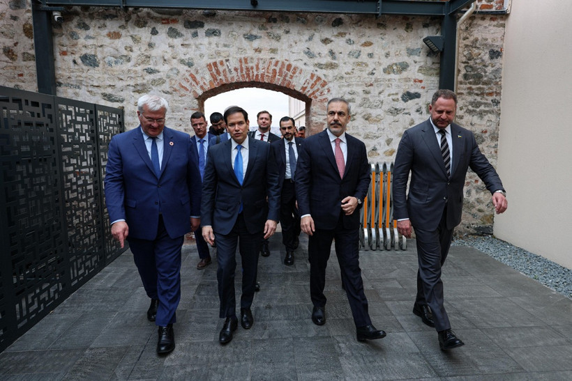Barışa İlk Adım... İstanbul'da Diplomasi Trafiği: Kritik Zirve Sona Erdi - Resim : 7