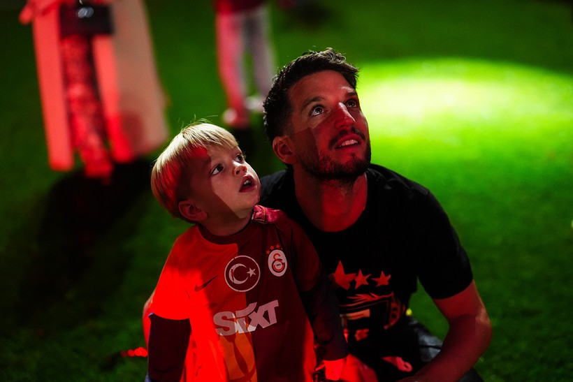 Galatasaray'ın 5. Yıldız Kutlamaları: Rams Park’ta Gala Gecesi ve Yenikapı’da Dev Şölen! - Resim : 3