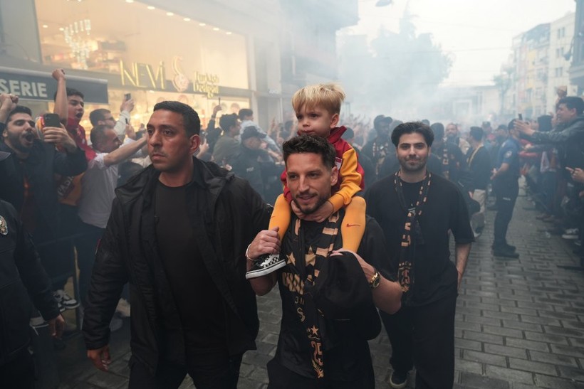 Yenikapı'da Büyük Coşku! Galatasaray Şampiyonluk Kupasına Kavuştu - Resim : 2