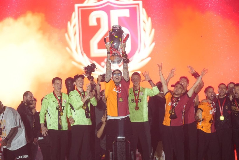 Yenikapı'da Büyük Coşku! Galatasaray Şampiyonluk Kupasına Kavuştu - Resim : 10
