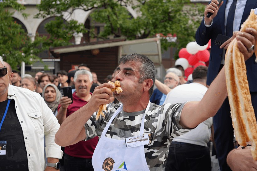 Metrelerce Börek Yemek İçin Günlerce Aç Kaldılar - Resim : 2