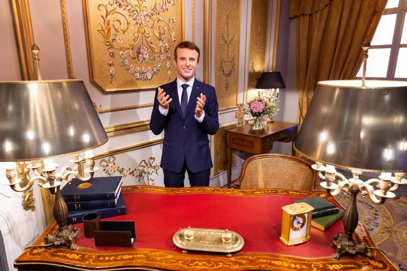 Fransa'nın Konuştuğu Olay! Cumhurbaşkanı Macron'u Çaldılar - Resim : 1