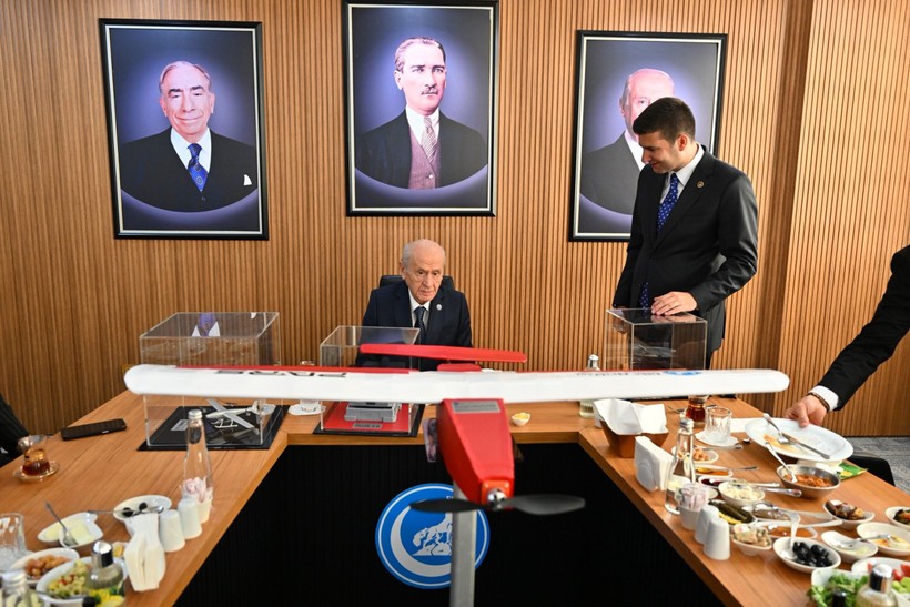 MHP Lideri Devlet Bahçeli, Ülkü Ocakları’nı Ziyaret Etti - Resim : 1