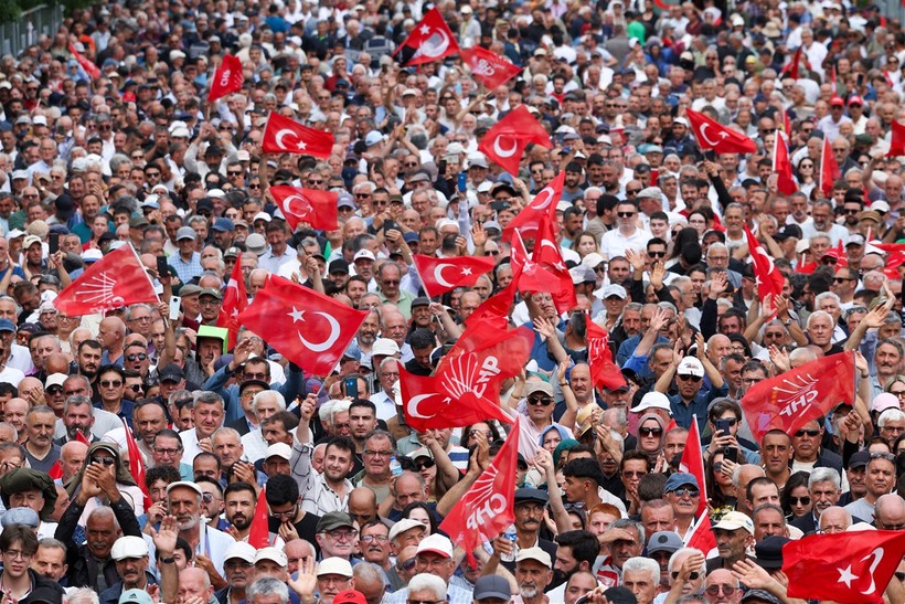 CHP'den 14 Yıl Sonra Bir İlk! Özgür Özel: Bayburt Artık Milletin Kalesidir - Resim : 1